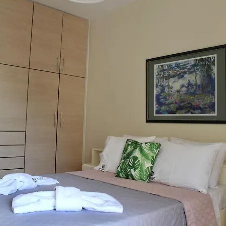 By The Seafront Apartment *